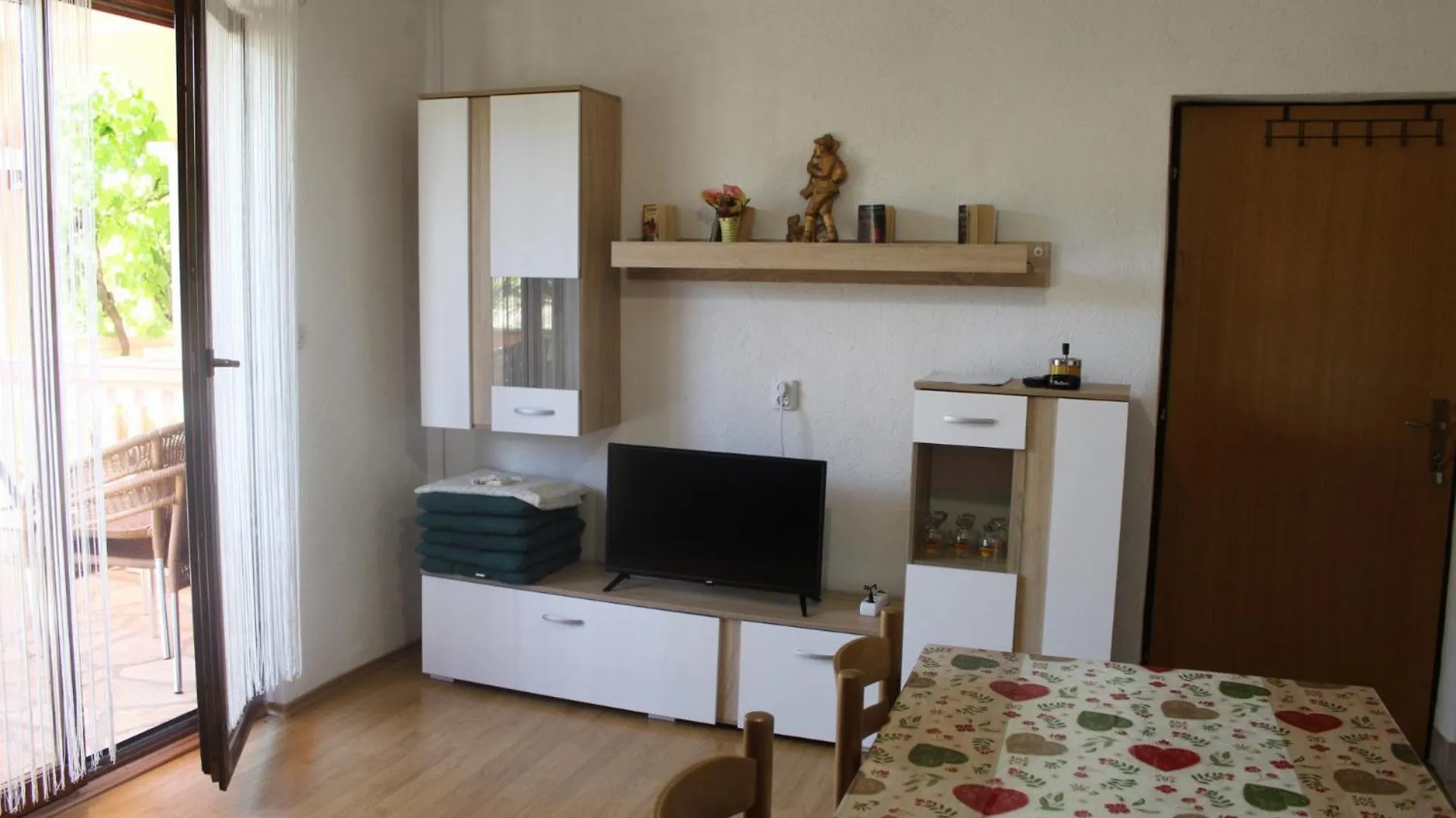 Standard Apartments Near Beach Kruševo